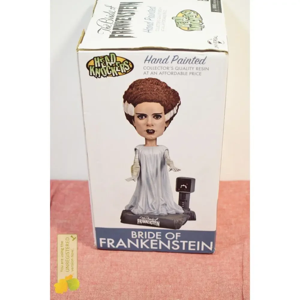 NECA Universal Monsters Bride of Frankenstein Head Knocker (Pack Wear)